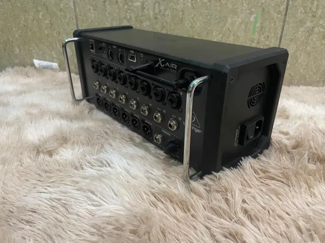 Mesa digital behringher xr16