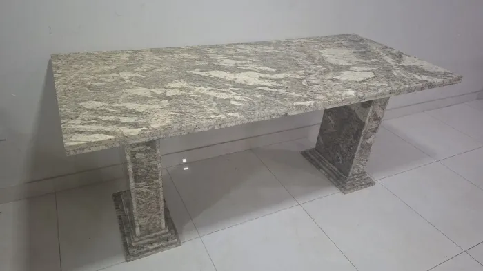 Mesa de granito (Tampo + pés)