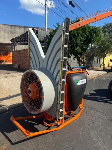 Vários modelos de pulverizadores