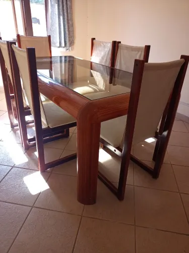 Mesa De Vidro Com Madeira Em Volta....Acompanha 6 Cadeiras... 