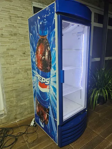 Vendo freezer Expositor bem conservado 578 litros 