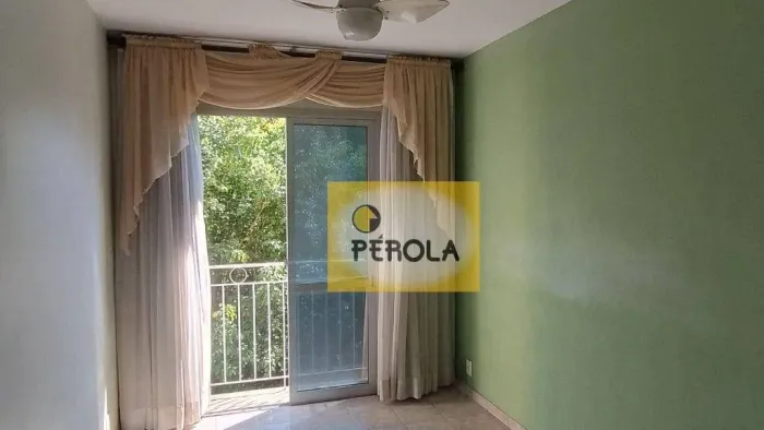 Apartamento desocupado 3 dormitórios com elevador e sacada