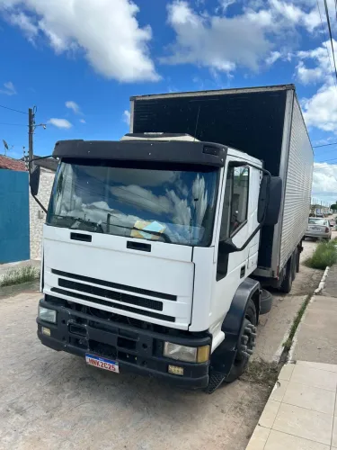 Vende se iveco Eurocargo 230e24 truck baú 2010,