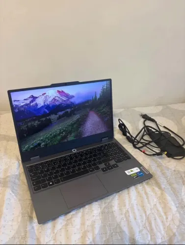 Notebook Gamer Lenovo LOQ 15IRX9, RTX 4050, 16GB de RAM, SSD 512 GB, Windows 11 Pro
