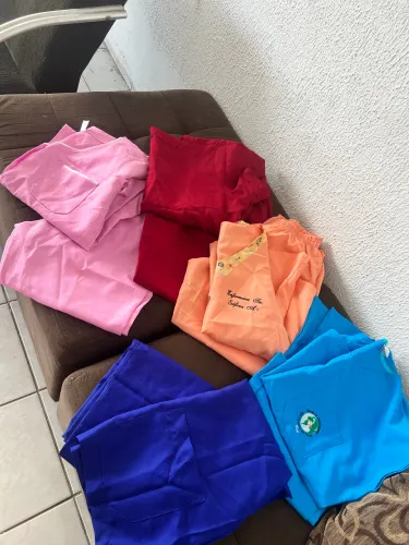 Vende-se pijamas de enfermagem