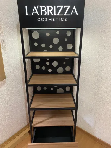 ESTANTE EXPOSITORA LA?BRIZZA COSMÉTICOS