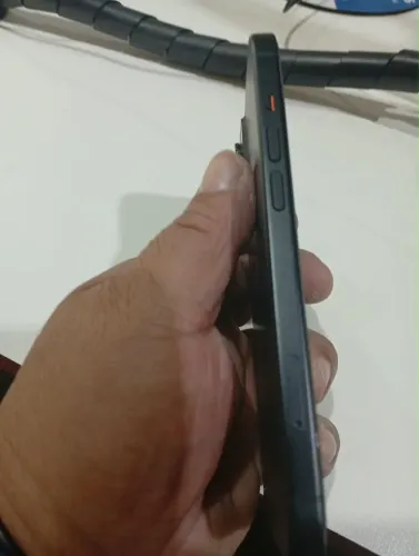 Vendo um iPhone 15 128 giga semi novo bateria 100%