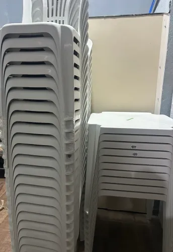 Mesa com 4 cadeiras 180k 