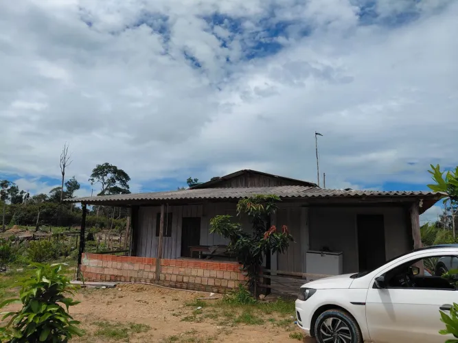 Vende se um sítio na AM 010 km53 ramal zf1 km 11 ou troca por carro ou casa .