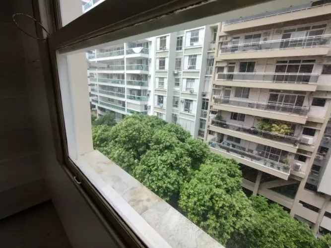 Excelente Quarto e Sala Reformado em Copacabana - VENDA