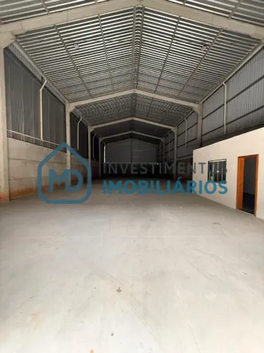 Galpão novo com 650m² escritório e banheiro. Maracanã/Cariacica.
