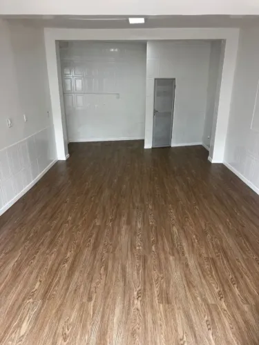 Alugo ótima sala comercial térrea de 42m² no Centro da cidade