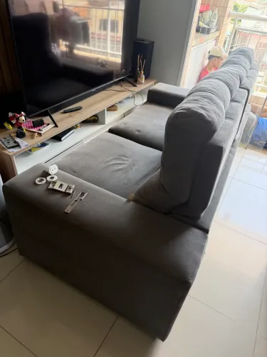 Vendo sofá retrátil 2 lugares ótimo estado 600,00