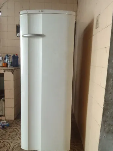 Geladeira Eletrolux simples paga na entrega