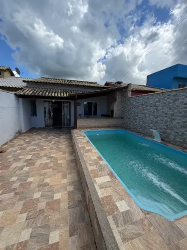alugo casa com piscina lado praia no condomínio terramar unamar cabo frio RJ