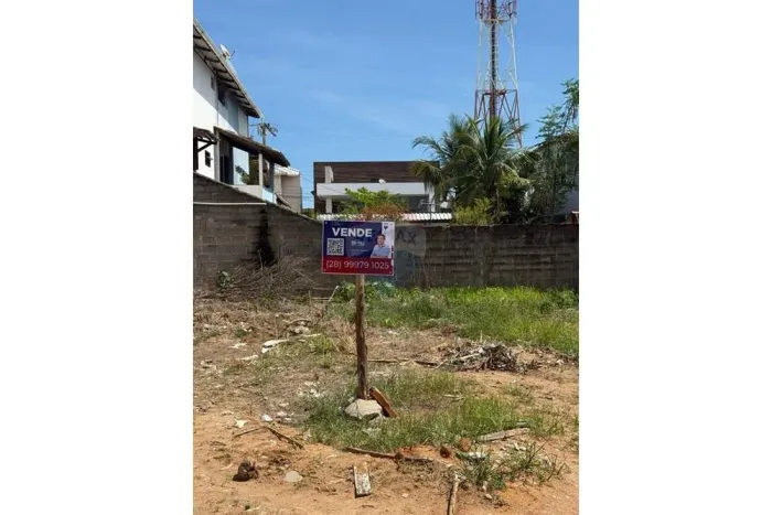 Terreno com 240m² a 330 m da Praia de Itaipava Ótima Localização!