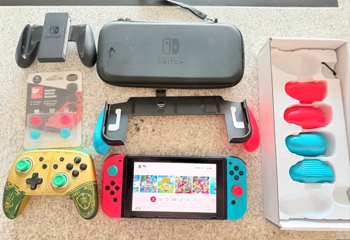 Nintendo Switch V1 desbloqueado + SD 256 Gb, controle Pro, Neo grip e acessórios