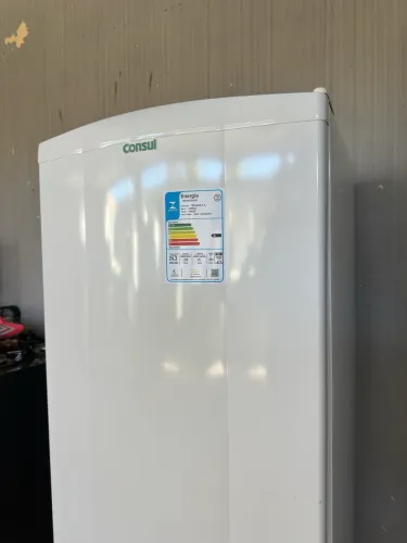 Geladeira NOVÍSSIMA 220v POUCO TEMPO DE USO ENTREGO