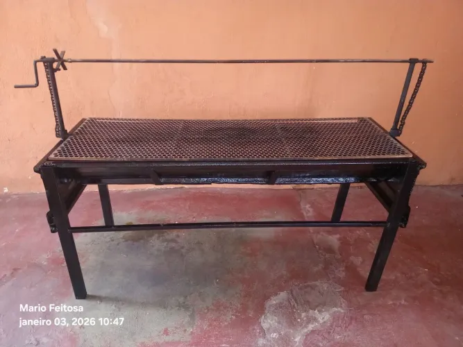 Churrasqueira em chapa de caminhão
