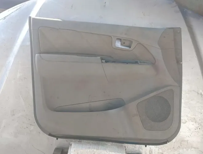Forro de porta dianteira esquerda Toyota Hilux sw4 2008 a 2015