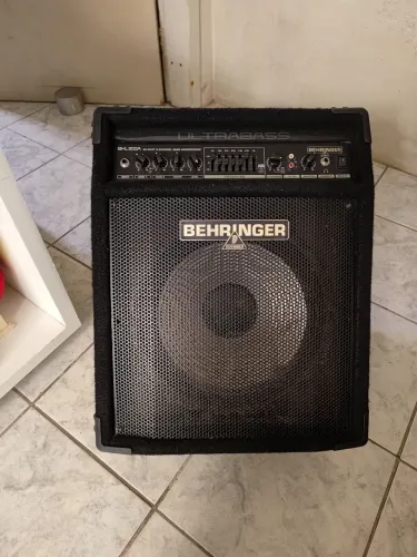 Amplificador de baixo behringer BXL900