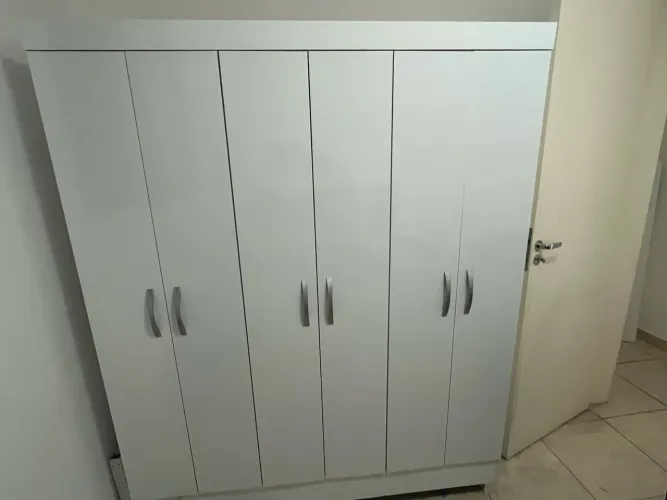Guarda roupas novo por 550,00