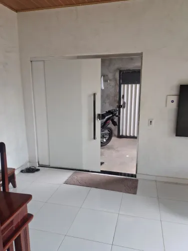 Vendo está casa no bairro Valparaíso próx a escola aribaldina de Lima Brito