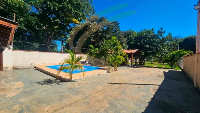 A chácara dos sonhos na beira do rio com natureza exuberante e paz !