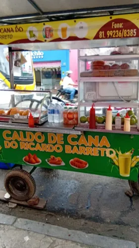 Vendendo dois carrinhos de lanches 