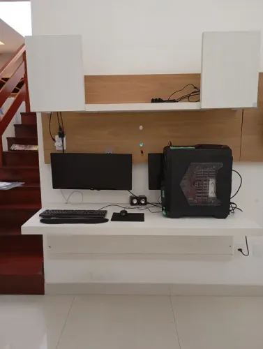 Painel com mesa