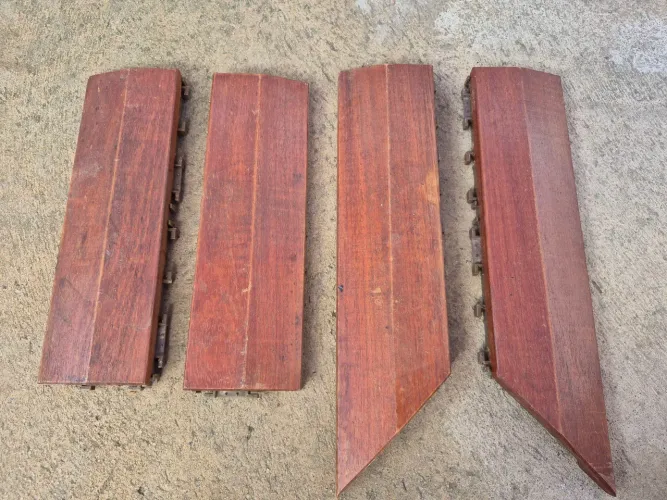 4 peças - Borda de acabamento flexdeck  madeira cumaru 30x30cm