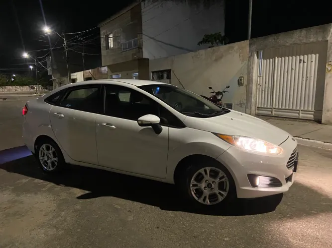 Ford Fiesta Sedan 1.6 16V Flex Aut. 2014