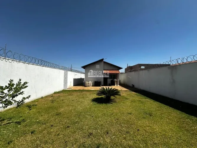 Casa à Venda no bairro Jardim Maracanã, em Uberaba - 2 Dormitórios e Móveis Planejados