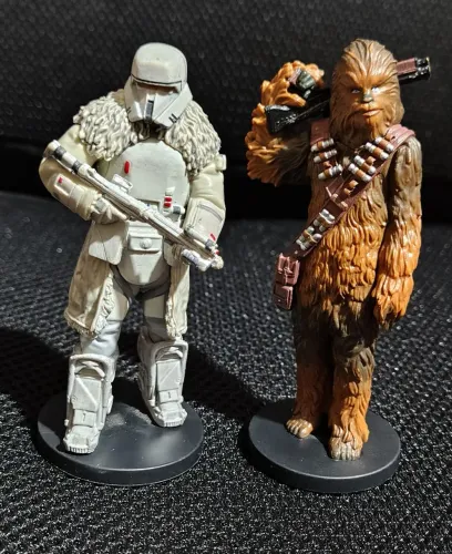 2 Bonecos Disney Star Wars Lucasfilm Chewbacca e Range Trooper