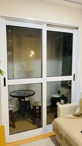 Porta balcão alumínio - Medidas: 1,60x2,17 obs medidas com acabamento.