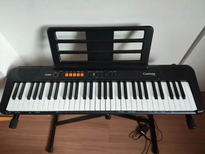 Teclado Casiotone CT S100 + Suporte ajustável reforçado 