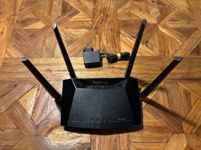 Roteador Intelbras Gigabit W5 1200 G muito bom estado (sem caixa)