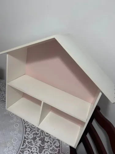 Nicho de Casinha Tok&Stok com Fundo Rosa