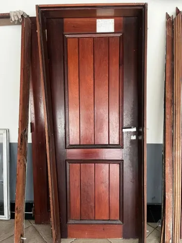 PORTA DE MADEIRA ANGELIM 