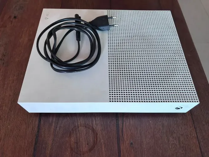Xbox One S - Usado (Sem controle)