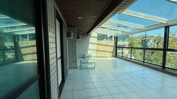 Ótimo Apartamento com 2 quartos e varanda estendida - Condomínio Porto Real Resort - Costa