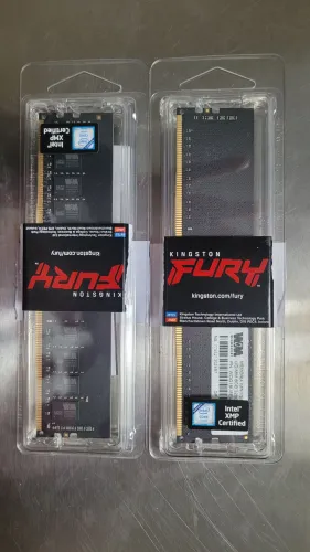 2 Memória PC DDR4 de 8GB cada