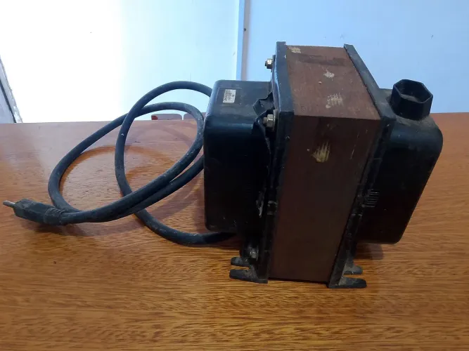 Transformador 1.500VA - de 220v para 110v