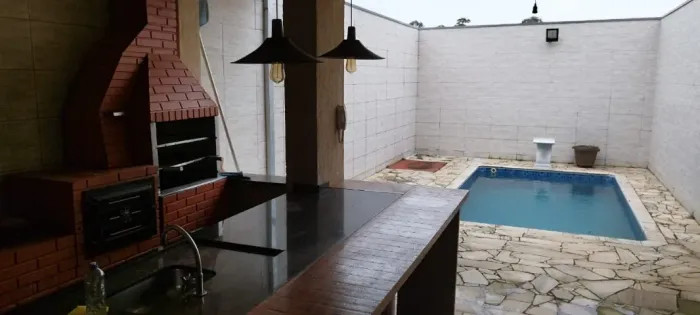 Casa com Piscina no Bandeira Branca em Jacareí-SP - Permuta!!!