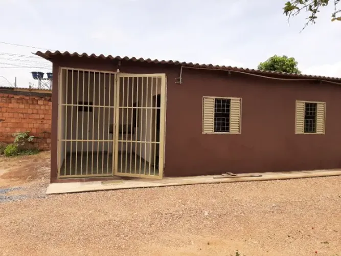 Alugo casa para casal no ARAPOANGAS