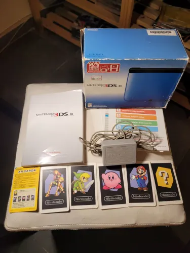 Kit Acessórios Nintendo 3DS XL: Caixa + Manuais + AR Cards + Carregador Original
