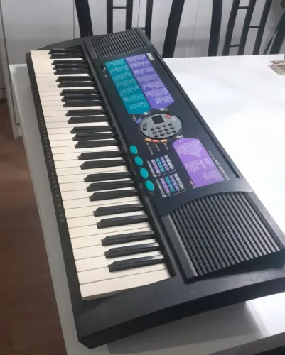 Teclado YAMAHA PSR 185 (FUNCIONANDO PERFEITAMENTE)