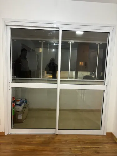 Porta balcão sacada/varanda pouco usada em ótimas condições