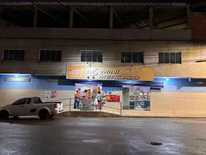 VENDE-SE MERCADO COMPLETO EM VIANA/ES