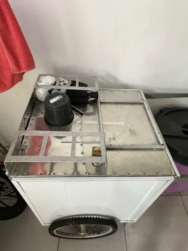 Vende se carrinho de lanche já com sombrinha